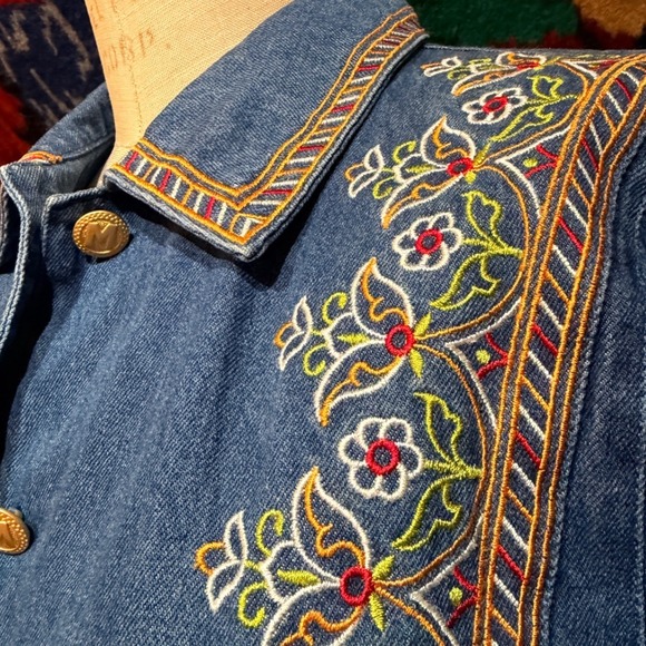 Bob‎ Mackie Vintage Blue Denim Shirt Jacket Floral Embroidered Size Small - Picture 3 of 10